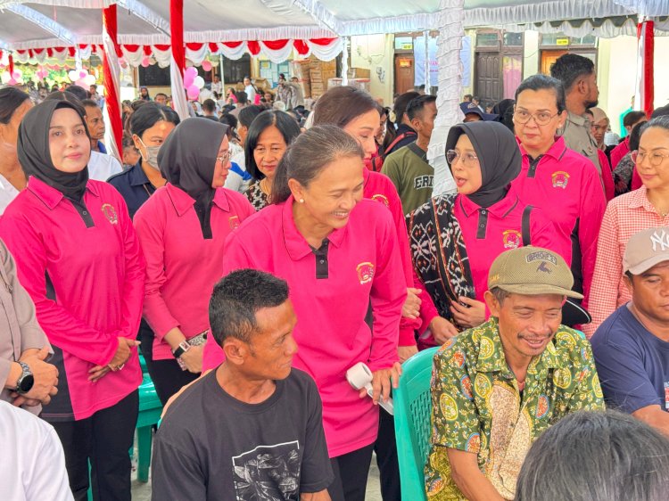 Berbagi Kebaikan Bersama Ketua Umum Bhayangkari Ny.Juliati Sigit Prabowo Bagi Masyarakat Kabupaten Rote Ndao