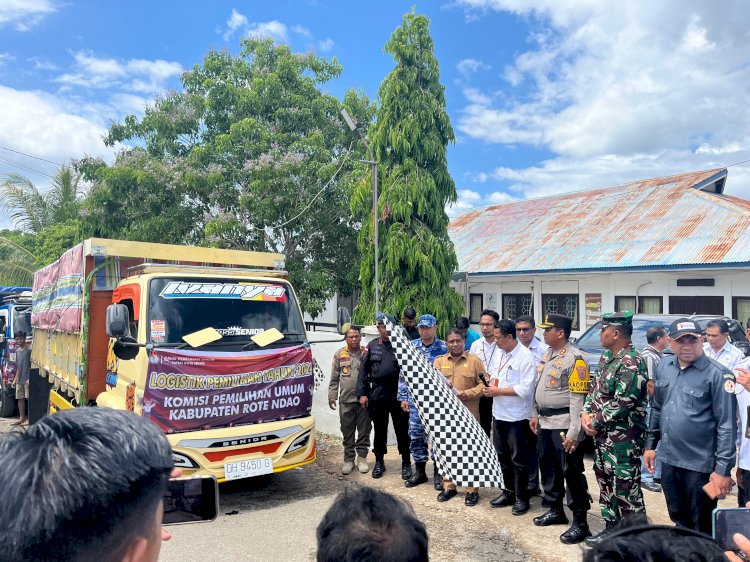 Kapolres Rote Ndao Hadiri  Acara Pelepasan Logistik Pilkada Serentak Kabupaten Rote Ndao