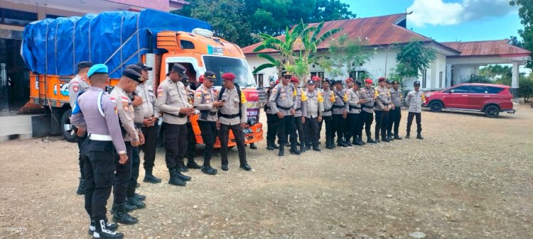 Personel Polres Rote Ndao Kawal Ketat Distribusi Logistik Pemilukada Serentak 2024 Kabupaten Rote Ndao