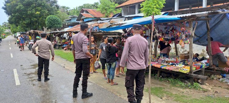 Personel Polsek Lobalain Lakukan Pengamanan Pada Pasar Tradisional Kuli