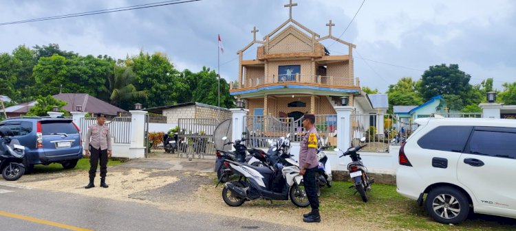 Pengamanan Tempat Ibadah  Oleh Personel Polsek Pantai Baru