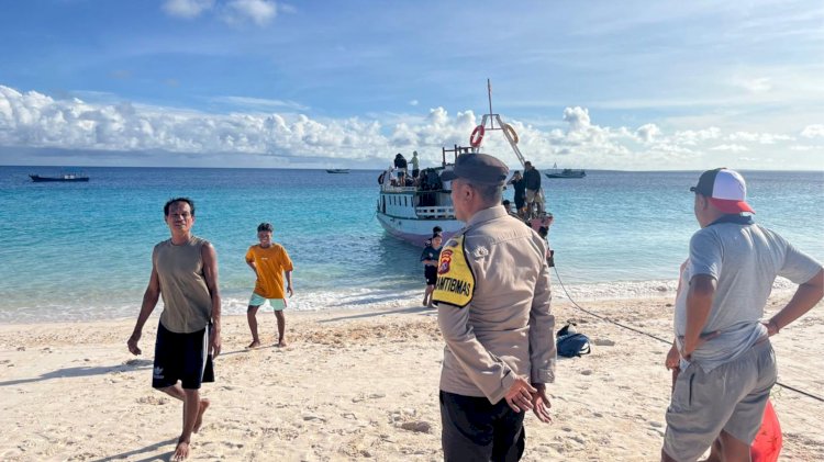 Patroli dan Pengamanan Oleh Personel Polsubsektor Ndao Nuse  di Pelabuhan Rakyat Pulau Ndao