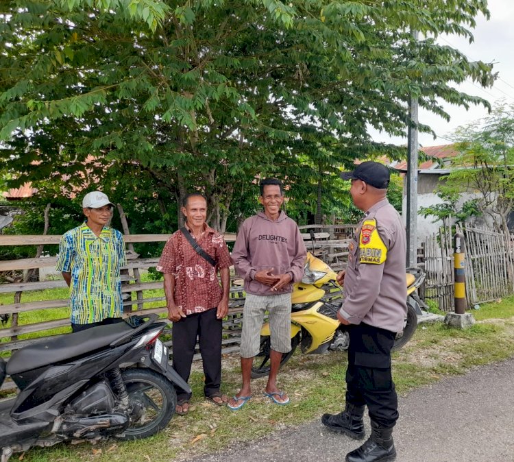 Bhabinkamtibmas Polsek Rote Timur Lakukan Patroli dan Dialog  Bersama Warga  Di Desa Lakamola