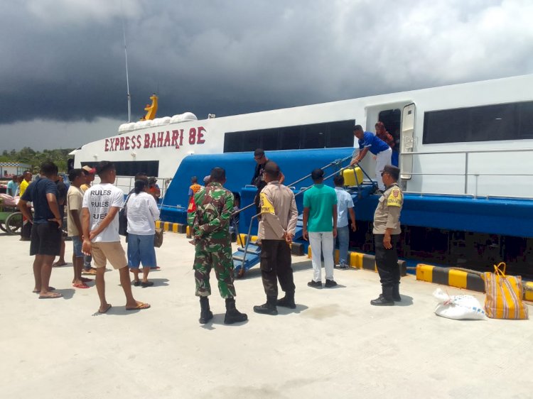 Polsek Lobalain Lakukan Pengamanan Proses Embarkasi Dan Debarkasi Pada Pelabuhan Baa