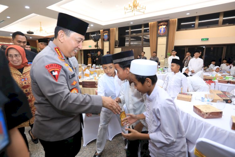 Berbagi Takjil dan Buka Puasa Bersama, Kapolri Perkuat Sinergi dengan Media dan Masyarakat