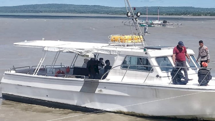 Enam WNA Asal China Diamankan Polres Rote Ndao Bersama Lima Smuggler