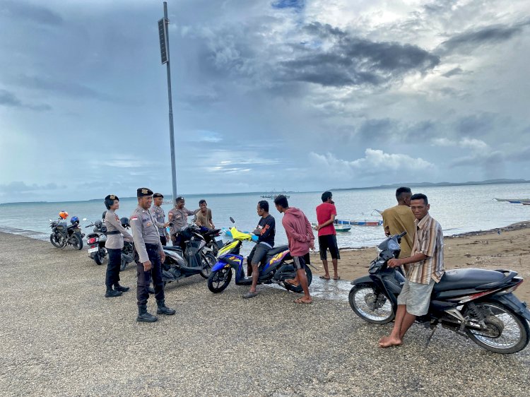 Polsek RBD Tingkatkan Edukasi Bagi Masyarakat Pesisir Untuk Utamakan Keselamatan Saat Cuaca Ekstrim