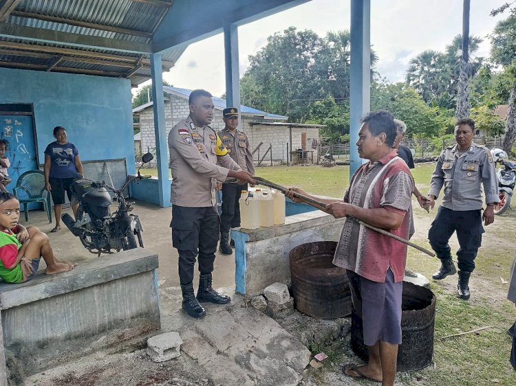 Ipda Roly : Polsek Rote Timur Amankan Tiga Puluh Liter Miras Dalam Rangka Operasi Pekat Turangga 2025
