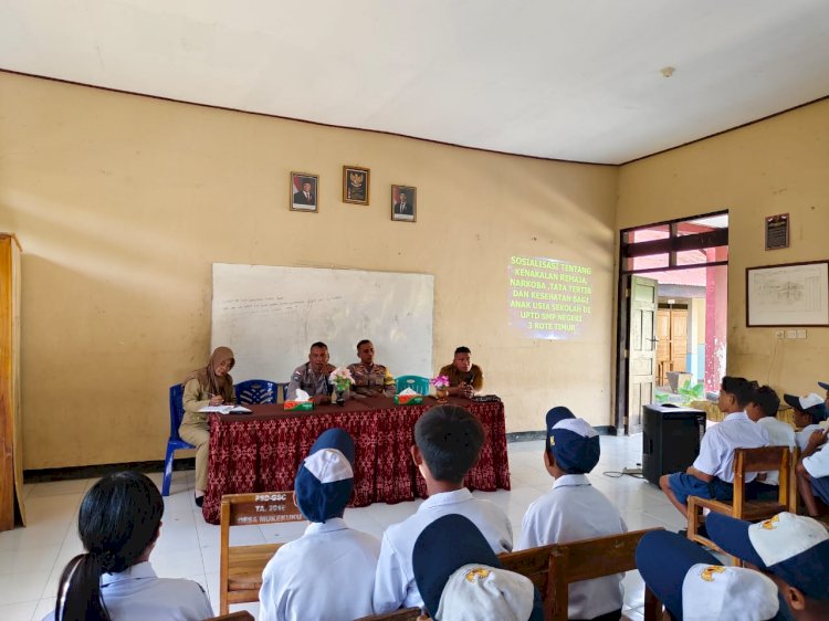 Unit Binmas Polsek Rote Timur Lakukan Sosialisasi Pencegahan Kenakalan Remaja Dan Tertib Berlalu Lintas