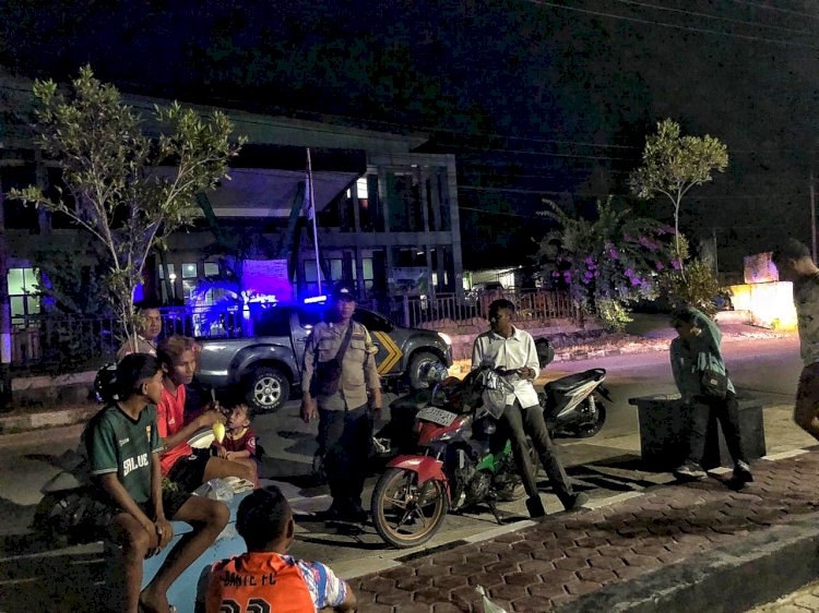 Patroli Malam Personel Polsek Lobalain Untuk Jamin Keamanan Dan Kenyamanan Warga
