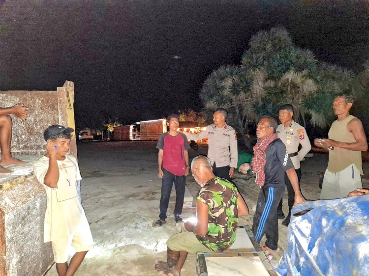 Ciptakan Kamtibmas Kondusif, Personel Polsek Rote Barat Tingkatkan Patroli Malam