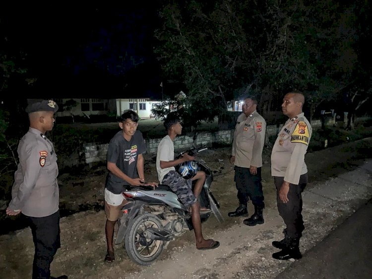 Patroli Malam Personel Polsek Rote Tengah Untuk Jaga Kamtibmas Bersama Masyarakat