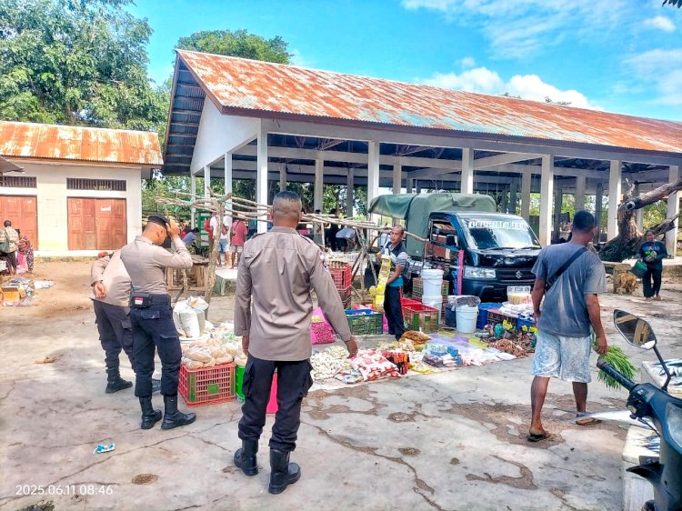 Personel Polsek Rote Tengah Lakukan Pengamanan Pada Pasar Nggodimeda