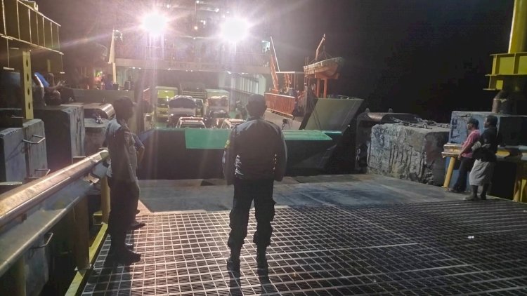 Personel Polsek Pantaibaru Lakukan Patroli Malam Dan Pengamanan Pada Pelabuhan Pantaibaru