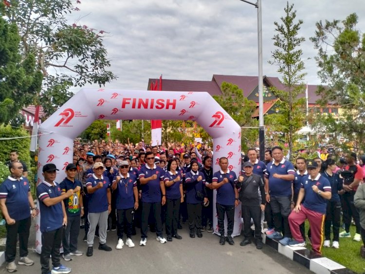 Ribuan Masyarakat dan Ratusan Hadiah Semarakkan Jalan Sehat dan Sepeda Santai Hari Bhayangkara ke -79 di Polda Kalteng