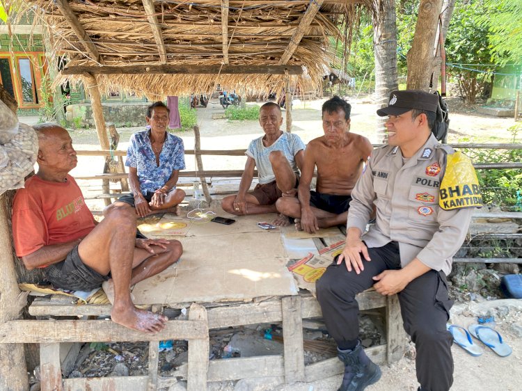 Patroli Bhabinkamtibmas di Desa Oehandi, Membangun Kerjasama Untuk Keamanan Masyarakat