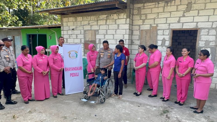 Jelang Hari Bhayangkara Ke 79, Polres Rote Ndao Berikan Bansos Bagi Masyarakat Diwilayah Hukum Polsek Lobalain
