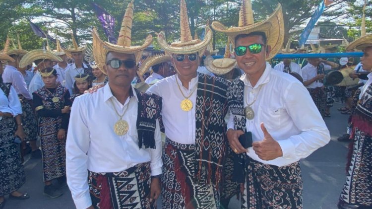 Dengan  Pakaian Adat Rote, Personel Polres Rote Ndao Meriahkan Pagelaran Budaya Bhayangkara  Kupang Exotic Festival 2025