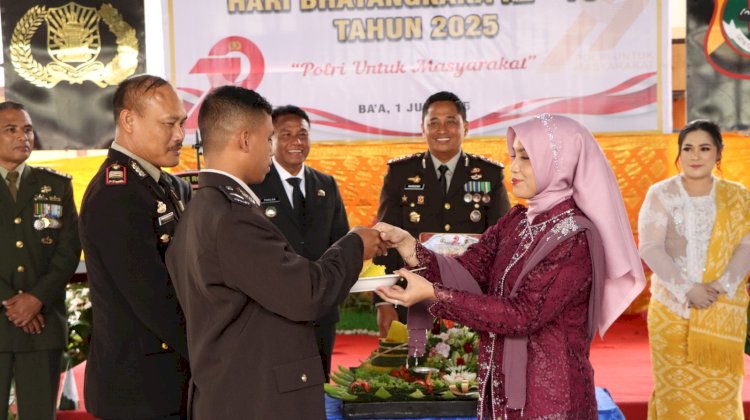 Pemotongan Tumpeng Sebagai Tradisi  Dan Wujud  Syukur Di Hari Bhayangkara Ke 79.