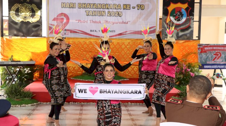 Tarian Kreasi Dan Pergaulan Bhayangkari Polres Rote Ndao, Menambah Semarak Acara Syukuran Hari Bhayangkara Ke 79 Polres Rote Ndao
