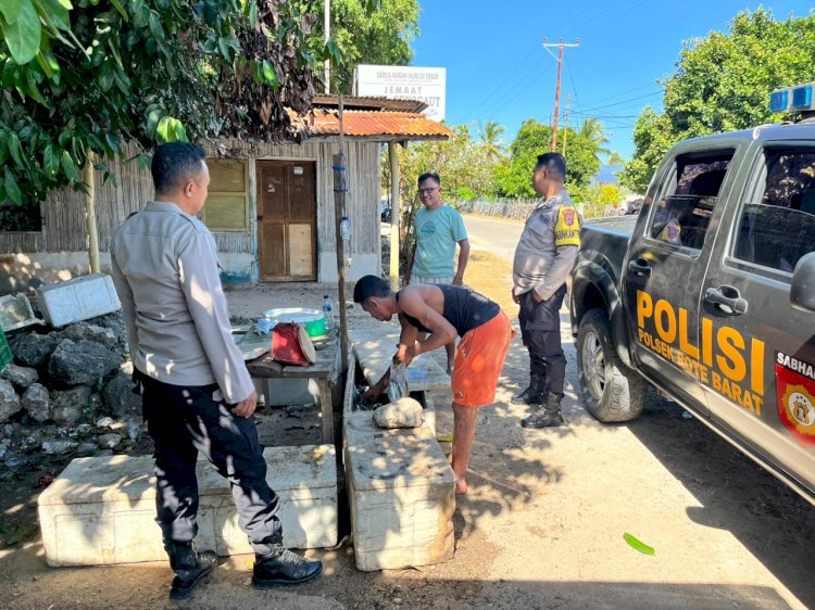 Kapolsek Rote Barat : Melalui Patroli Dialogis, Selain Cegah Potensi Gangguan Kamtibmas Juga Untuk Tingkatkan Kemitraan Dengan Masyarakat
