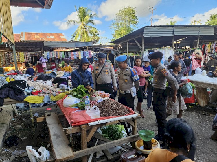 Polsek Rote Barat Laut Lakukan Patroli Dialogis Di Pasar Busalangga, Wujud Polri Untuk Masyarakat.