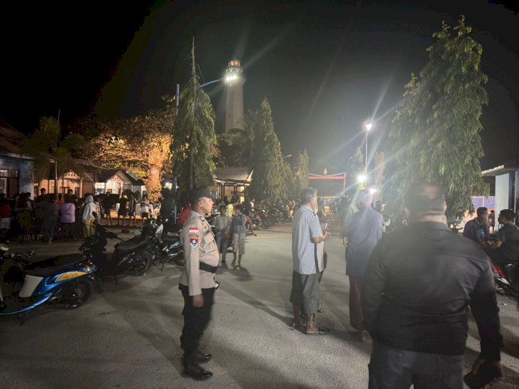 Patroli Malam Personel Polsek Lobalain Untuk Monitoring Kegiatan Masyarakat