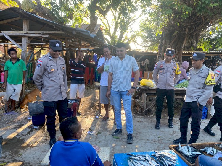 Personel Polsek Rote Tengah Lakukan Pengamanan Di Pasar, Ciptakan Rasa Aman Bagi Masyarakat