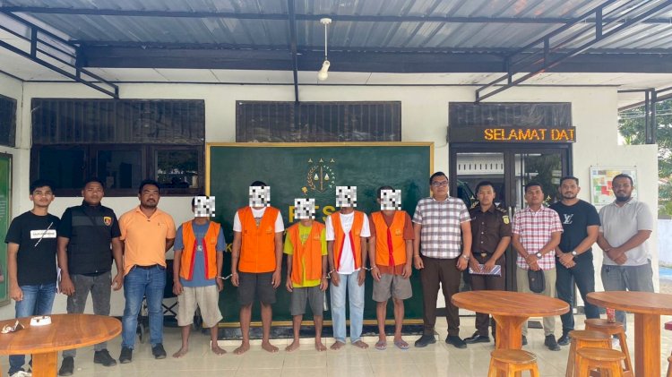 Satuan Reskrim Polres Rote Ndao Melakukan Tahap II Tindak Pidana People Smuggling Terhadap Lima Tersangka