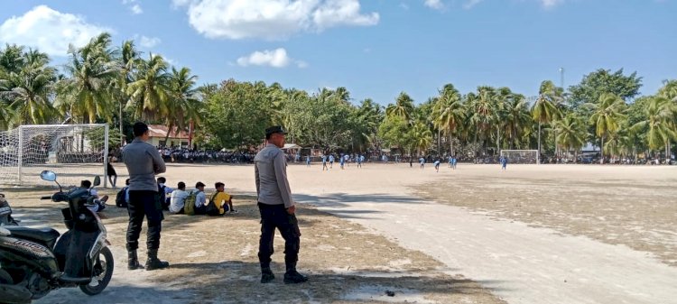 Polsek Rote Barat Lakukan Pengamanan Kegiatan Masyarakat di Lapangan Nemberala