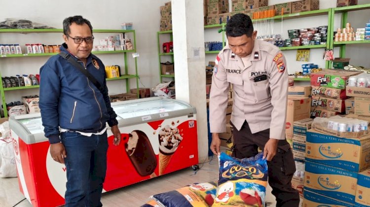 Monitoring Harga Sembako, Polsek Rote Barat Cek Sejumlah Toko