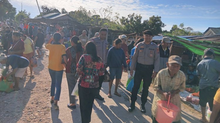 Personel Polsek Rote Selatan Melaksanakan Pengamanan Pada Pasar Oele