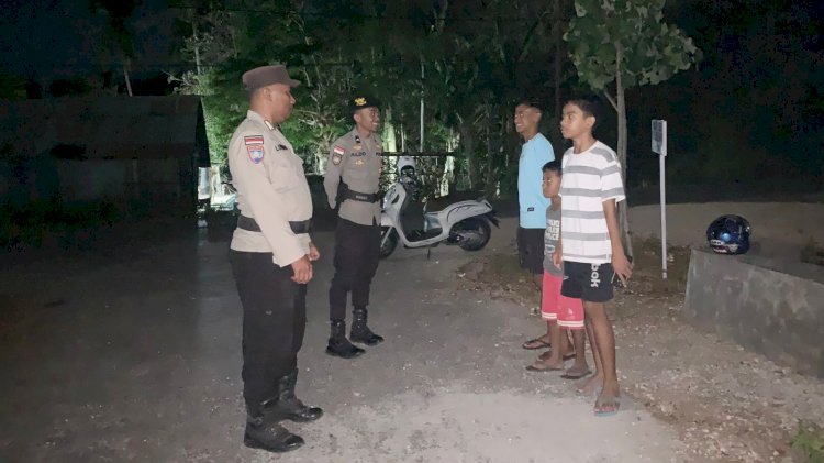 Patroli Malam Personel Polsek Rote Barat Laut Cegah Gangguan Kamtibmas
