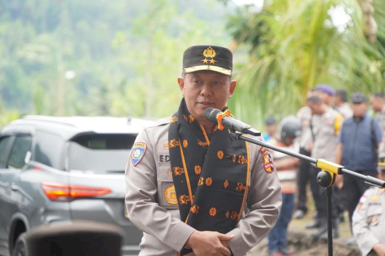 Polri Distribusikan Bantuan Kemanusiaan untuk Korban Bencana di Mauponggo, NTT