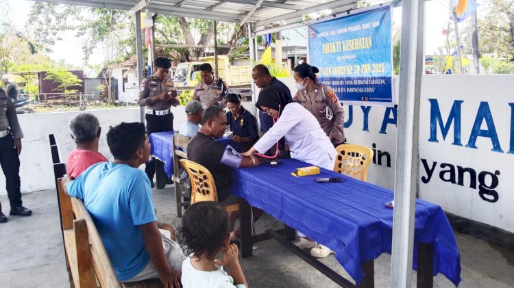 Satuan Lalu Lintas Polres Rote Ndao Gelar Bakti Kesehatan Jelang HUT ke-70