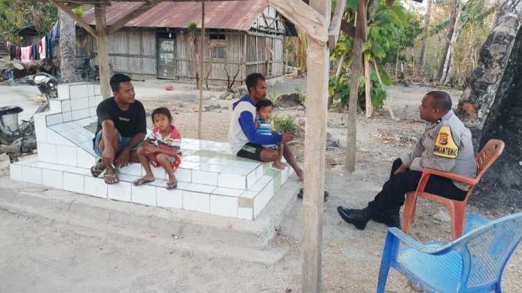 Bhabinkamtibmas  Polsek Pantaibaru Sambangi Warga Desa Edalode, Perkuat Sinergitas Jaga Keamanan
