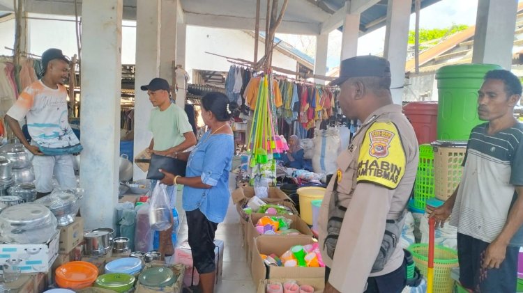 Bhabinkamtibmas Polsek Rote Selatan Lakukan Pengaman Pada Pasar Oele