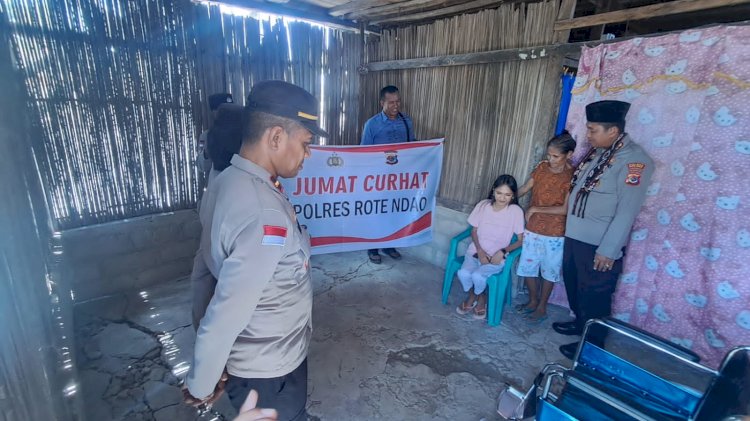 Gelar Jumat Curhat, Kapolres Serahkan Bantuan Satu Unit Kursi Roda