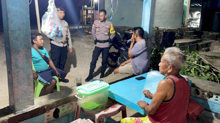 Melalui Patroli Dialogis, Personel Polsek Rote Tengah Edukasi Warga Hindari Hoaks