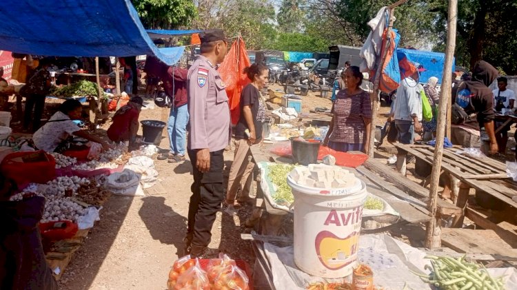 Personel Polsek RBD Lakukan Pengamanan di Pasar Tudameda, Wujudkan Kamtibmas Kondusif