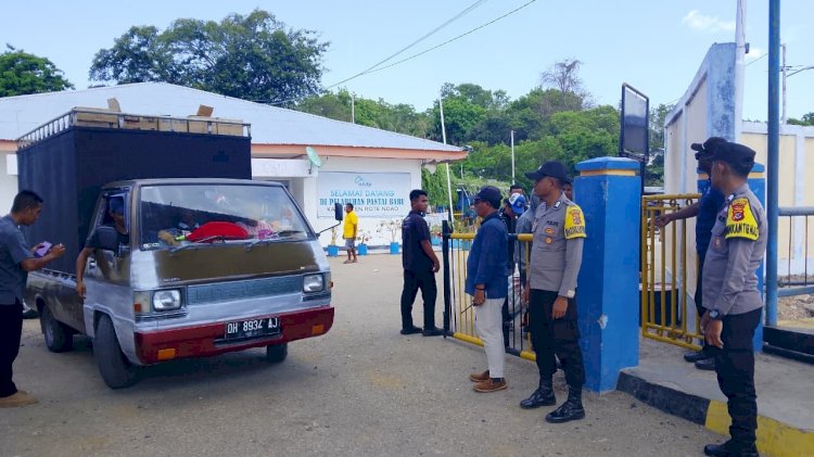 Personel Polsek Pantaibaru Tingkatkan Pengawasan di Area Pelabuhan Pantaibaru.