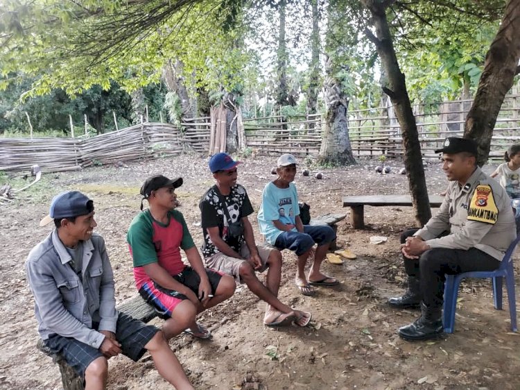 Jaga Kemitraan Dengan Warga, Bhabinkamtibmas Polsek Rote Tengah Sambangi Warga