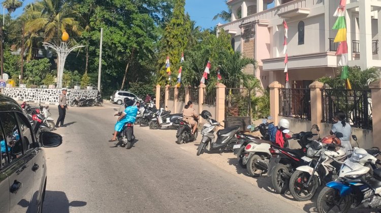 Personel Satuan Lalu Lintas Tingkatkan Pengamanan Saat Jemaat Beribadah