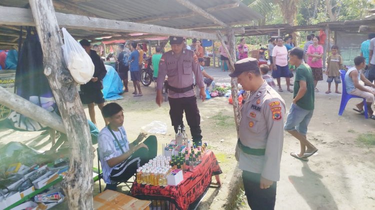 Personel Polsek Lobalain Lakukan Pengamanan di Pasar Kuli Aisele