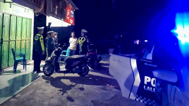 Satua Lalu Lintas Polres Rote Ndao Tingkatkan Patroli Lampu Biru Pada Malam Hari