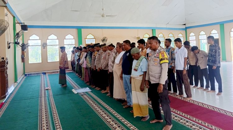 Personel Polsek Rote Timur Gelar Sholat Gaib Bagi Korban Bencana Alam
