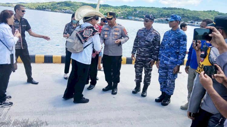 Kapolres Rote Ndao dan Forkopimda Sambut Kedatangan Tim Kunjungan Kerja Kemenko Polhukam RI