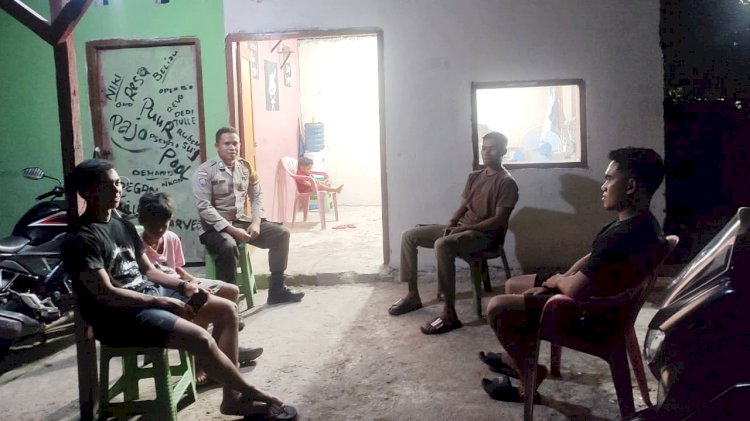 Bhabinkamtibmas  Polsek Rote Barat Daya Lakukan Patroli Dialogis   untuk Tingkatkan Keamanan