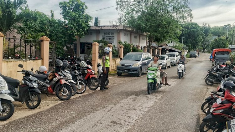 Ciptakan Kamseltibcsrlantas, Personel Sat Lantas Lakukan Pengamanan Pada Saat Ibadah