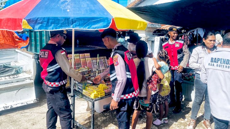 Polsek Rote Barat Daya Lakukan Pengamanan Pada Pasar Tudameda